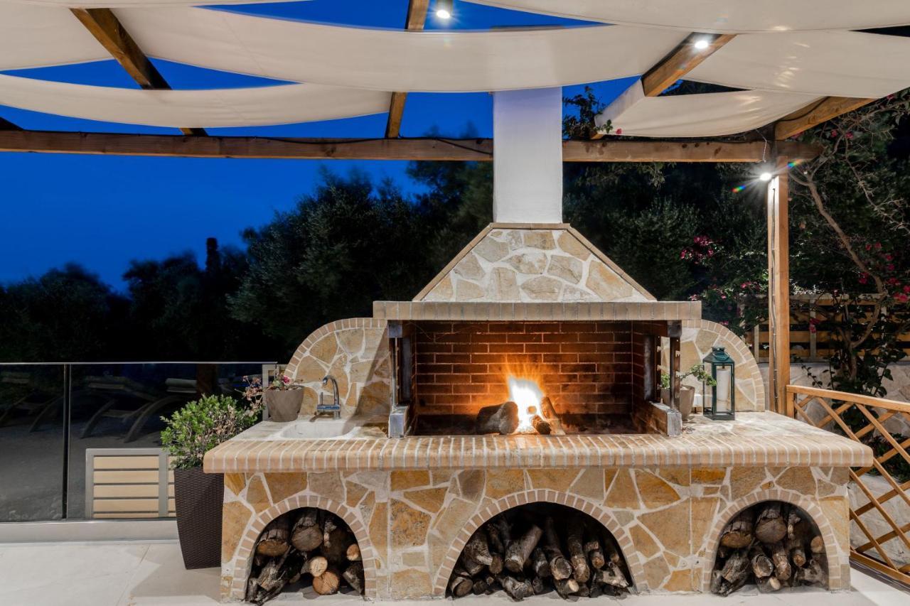 Artemis - Spectacular Views & Ideal For Large Groups, By Zantewize Villa