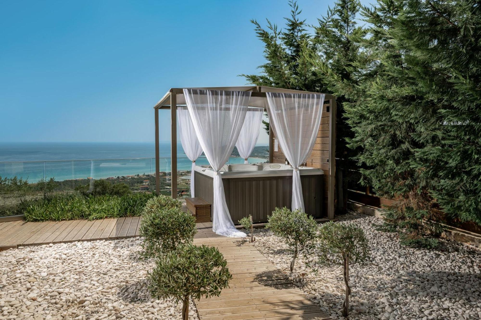 Artemis - Spectacular Views & Ideal For Large Groups, By Zantewize Villa