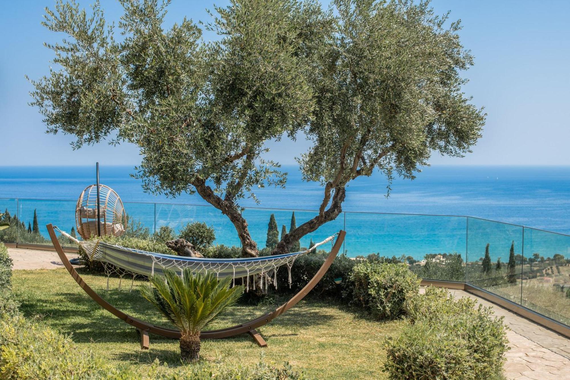 Artemis - Spectacular Views & Ideal For Large Groups, By Zantewize Villa