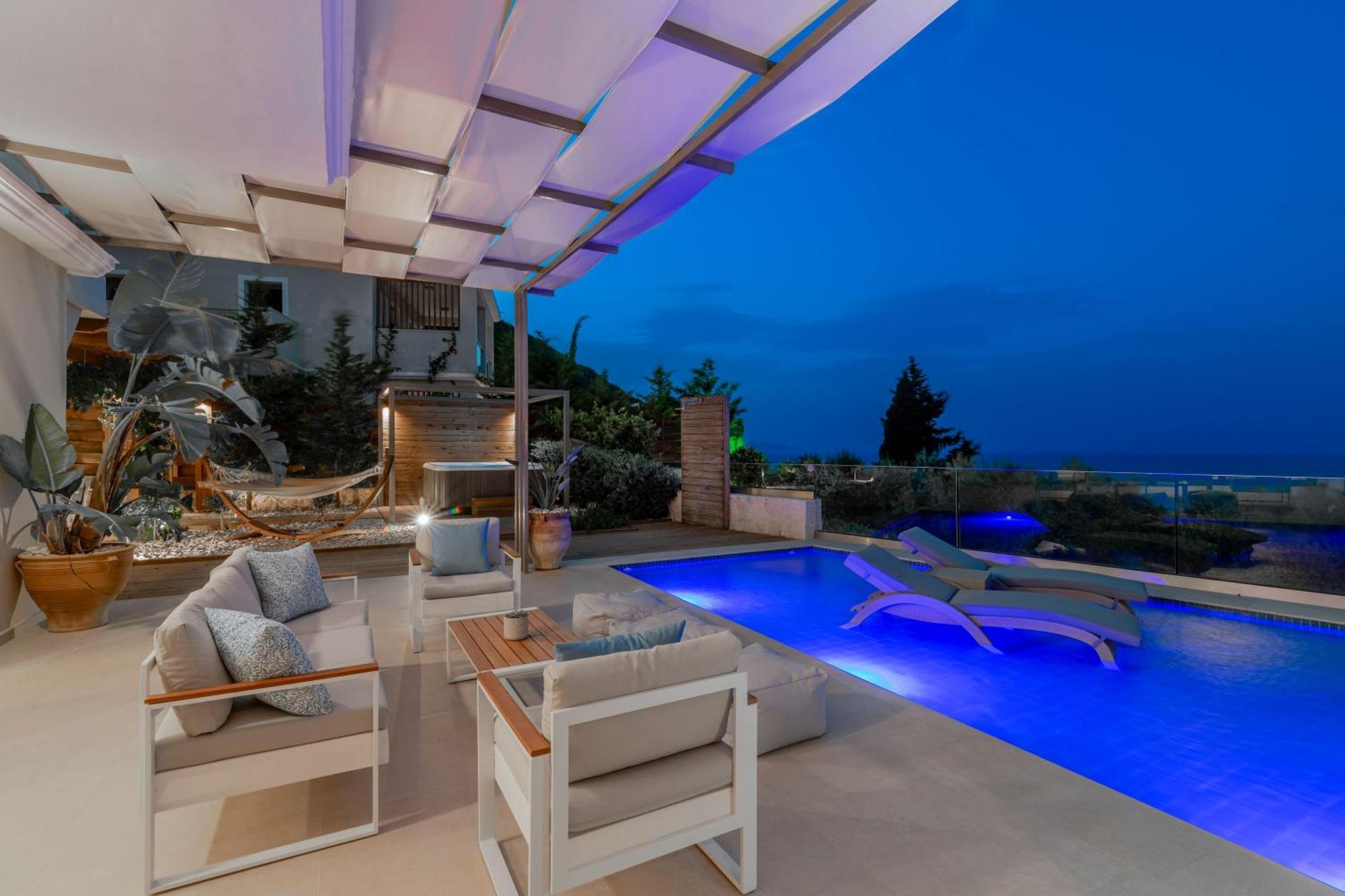 Artemis - Spectacular Views & Ideal For Large Groups, By Zantewize Villa